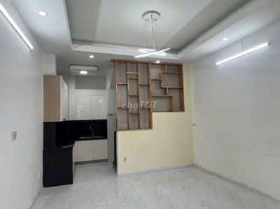 NHÀ 2 LẦU CHO THUÊ GẦN ỦY BAN QUẬN