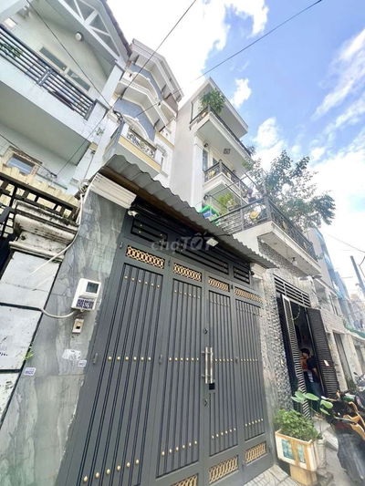 Mái ấm đẹp 4 tầng 60m2 dọn vào ở ngay gần Lê Văn Quới