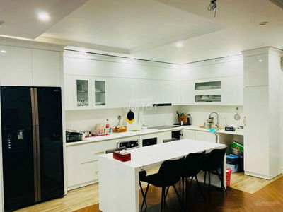 Cho thuê mb tầng 1 + 2  phố Trịnh Đình cửu,dt 160m x 2 tầng,TM,có hầm,