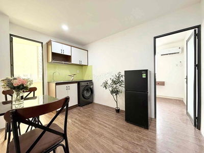 CĂN HỘ TÁCH BẾP 1 PHÒNG NGỦ - PHÒNG KHÁCH - MÁY GIẶT RIÊNG -CỬA SỔ LỚN