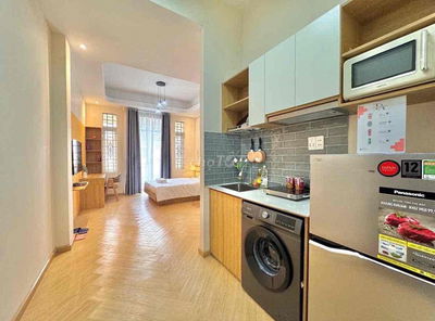 Thuê căn hộ studio ban công full nội thất máy giặt riêng đi bộ Metro