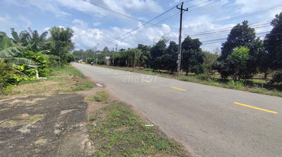 Bán gấp đất tại TPHCM750m2 nằm tại mặt tiền đường huyện sẵn100m2 đất ở