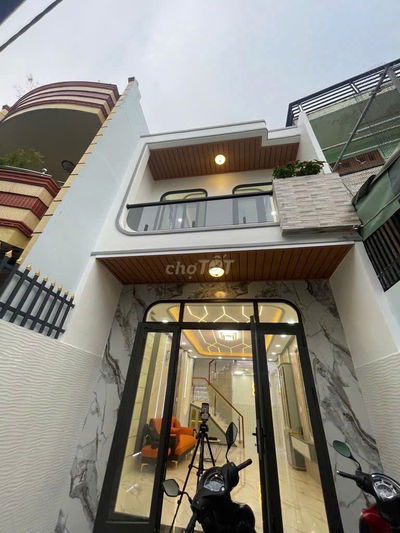 NHÀ CHIẾN LƯỢC NỞ HẬU, GẦN CHỢ PHÚ LÂM, MỚI 2 TẦNG 64,5M, NHỈNH 5 TỶ.