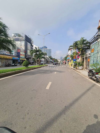 Nhà mặt tiền đường phú thuận, DT 4x20, 3 lầu, 5pn, 7wc, 1st, giá 30tr