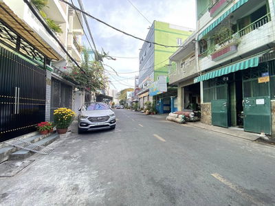 Nhà Thuê 4.5x20m.Cấp 4.Hẻm 8m Thoaị Ngọc Hầu.Gía :10tr