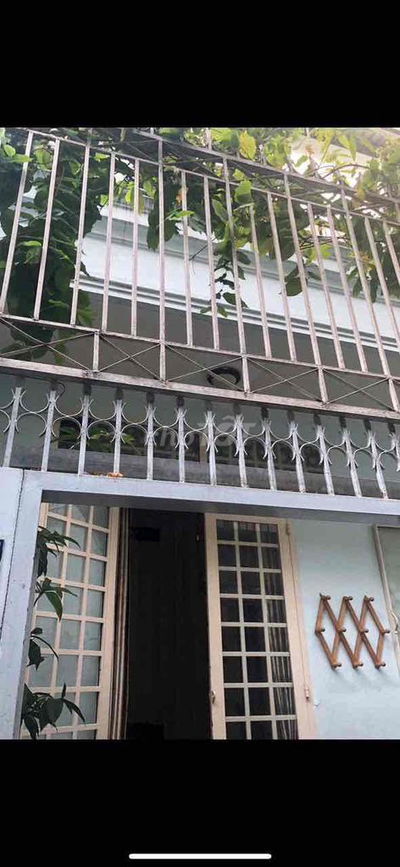 Nhà đep yen tĩnh. DT:5x 8, trệt, 1 lầu thích hợp gia đình nhỏ ấm áp