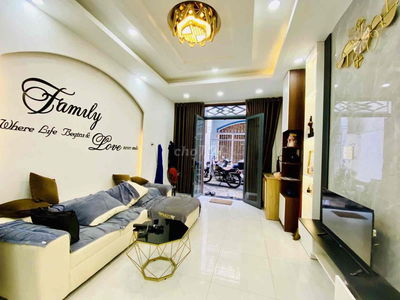 Bán Nhà Nguyễn Văn Khối, 2 Tần , Ngay Cv Làng Hoa, 35M2 Giá 4.68T (TL)