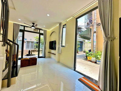 Cho thuê nhà đg.trần văn đang.p9.quận.3