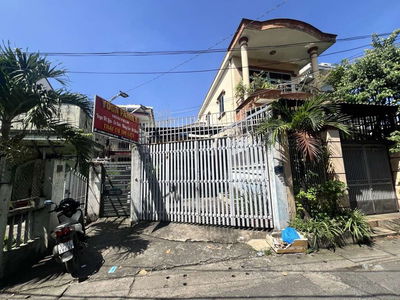 Nhà hẻm xe hơi 5m đường Phạm Văn Đồng dt 110m2 ngang 4.5 giá có 5.7 tỷ