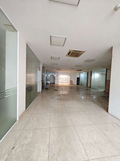 TÒA NHÀ 6 TẦNG - THANG MÁY - HƠN 20P KÍNH - ĐƯỜNG 20M