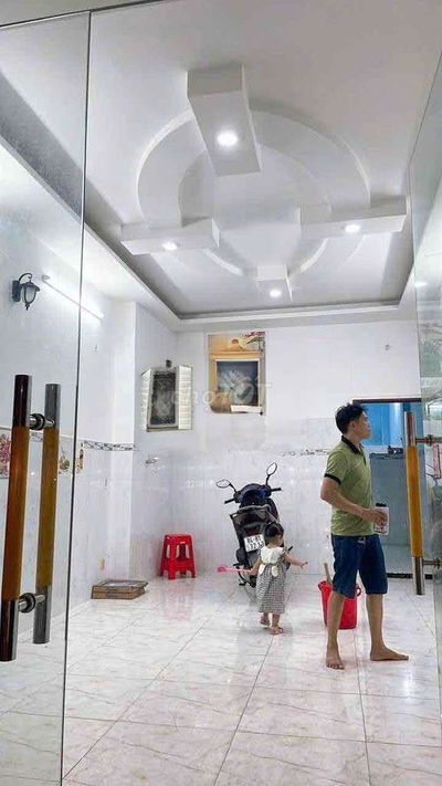 NHÀ 2 LẦU - 5PN, 6WC - HẺM XE HƠI