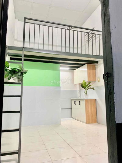 Phòng đẹp có máy lanh,tủ bếp như hình