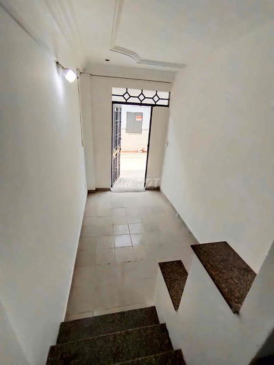 KIOT 1 TRỆT - 1 LẦU - 2 PHÒNG NGỦ - CÓ BAN CÔNG TÁCH BẾP