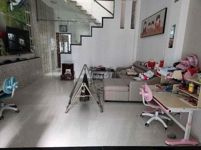 CẦN BÁN GẤP CĂN NHÀ: 4.5m x 14.8m Đúc 1lầu Hxh 4m