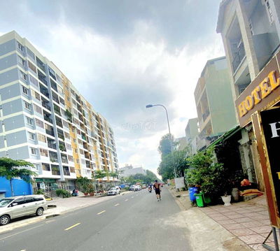 Bán Nhà 3 Tầng - Mặt tiền D2 giao Lê Văn Việt, Quận 9