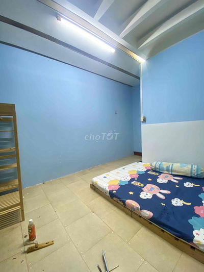 phòng 25m2 có máy lạnh giá tốt Hoà Bình gần Đầm Sen