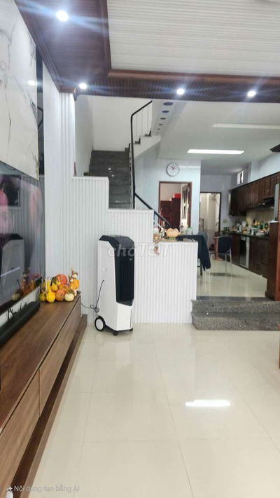 Bán nhà 2 tầng và 1 tum