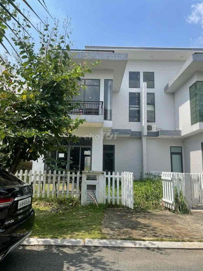 biệt thự đã có sổ hoàn công cần bán