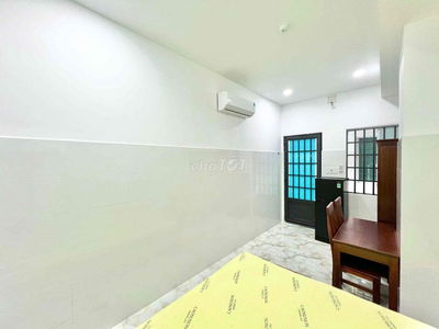 TRỐNG SẴN PHÒNG FULL NỘI THẤT, THANG MÁY, HẦM XE SÁT CẦU CHỮ Y