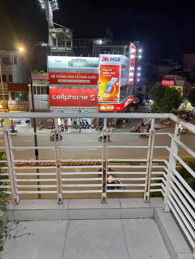 Cho thuê phòng giờ giấc tự do,có máy lạnh,ban công,bãi đậu xe mien phí