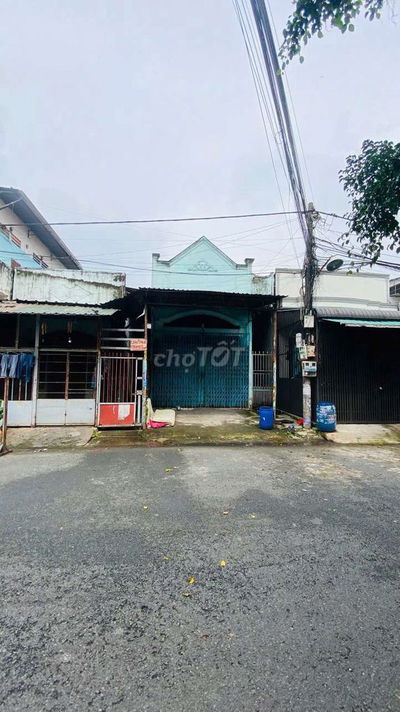 Nhà cấp 4 + 3 Phòng trọ kế bên chợ Thông Dụng và ngã tư Chiêu Liêu