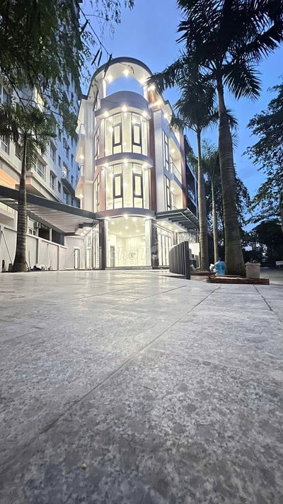 BÁN NHÀ PHỐ ĐẸP MẶT TIỀN 18M CHỈ VỚI 16 TỶ