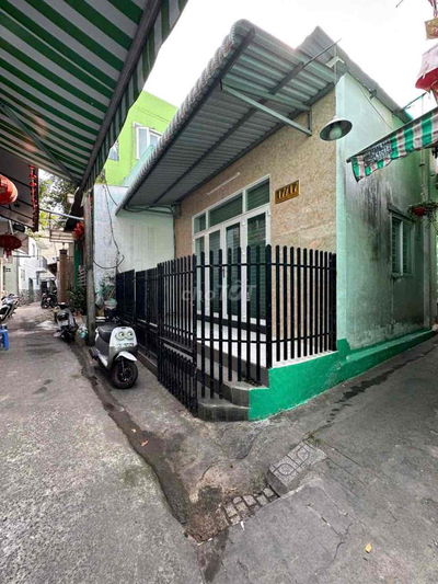 Bán căn nhà góc 2 mặt tiền ngay Bánh kem Siu Siu