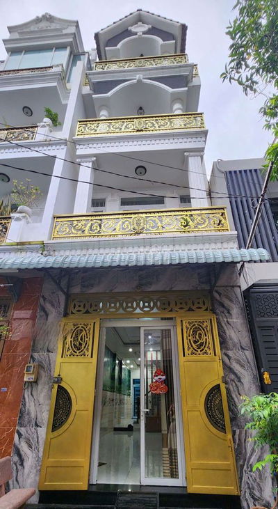 Nhà đẹp 4 x 17 có 5pn 6wc sân thượng