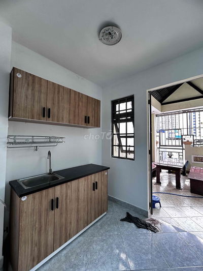 NGUYÊN TẦNG 2 GỒM 2PN1WC + BẾP TÁCH TRÊN SÂN THUỢNG CHỈ 7TR8