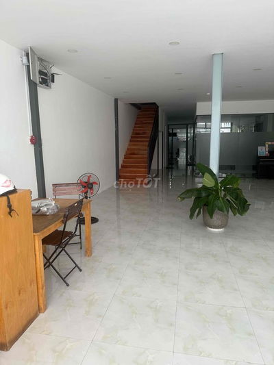 mặt bằng kinh doanh 350m tầng 1 sát công viên