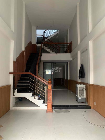 cho thuê nhà mặt tiền nhánh Lê Văn Thọ P11 Gò Vấp. DT 4x18 5 tầng 20tr