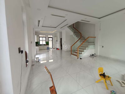 Biệt Thự LakeviewCity 4PN 4WC 8X20 1Trệt 2Lầu 2M Hong Sân Vườn 32Triệu