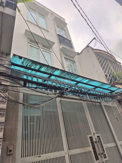 Bán nhà 1/ lạc long quân 1 trệt 2 lầu dưới 5 tỷ