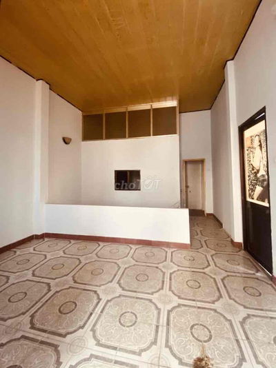 ngang 10M dài 10M, căn góc hẻm xe hơi 12M, giá 40tr/ th.