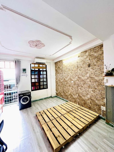 Phòng ban công tầng 1, ngay chân cầu SG. đường số 19, Trần Não