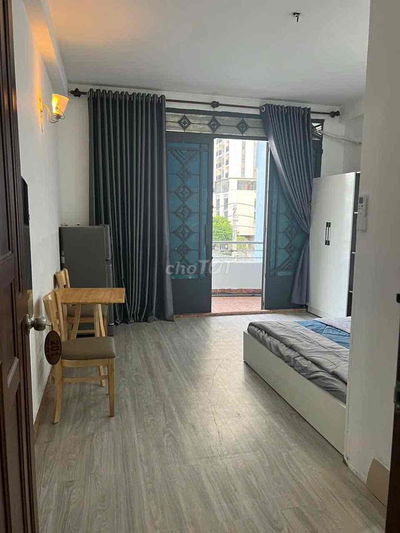 phòng sát toà nhà Viettel có cửa sổ và ban cong thoáng mát khu  Hà đô