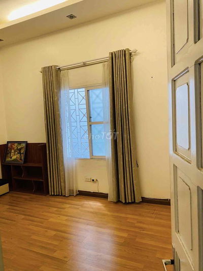 Cho thuê phòng trọ đường Nguyễn Văn Cừ cách cầu Chương Dương 200m