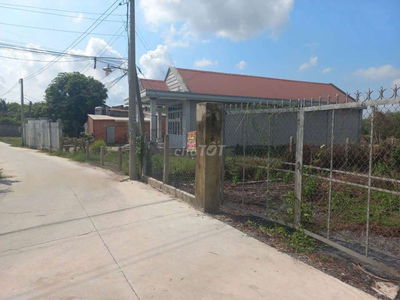 Cần bán đất full thổ cư  đất nở hậu ngang đầu 8m đuôi 11m dài 40.18m