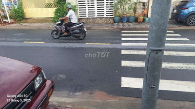 Nhà mặt tiền 144m2 đường Bình Đức