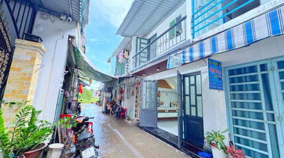 Còn sót 1 căn 890triệu xe hơi vô tận cửa 4x8 cách chợ hưng long 500m