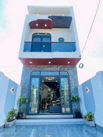 NHÀ ĐẸP MỚI 120M2, TẶNG NỘI THẤT, KẾ ỦY BAN, TRƯỜNG HỌC VÀ BỆNH VIỆN