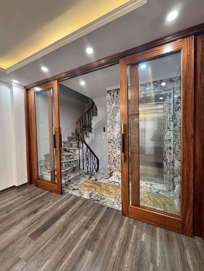 Siêu đẹp! Pháo Đài Láng, ô tô gần, thang máy, ngõ nông, mới đẹp ở ngay