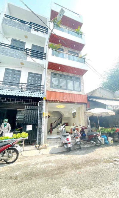 NHÀ MẶT TIỀN 4 LẦU KINH DOANH NẰM NGAY CHỢ GIÁ *** KV