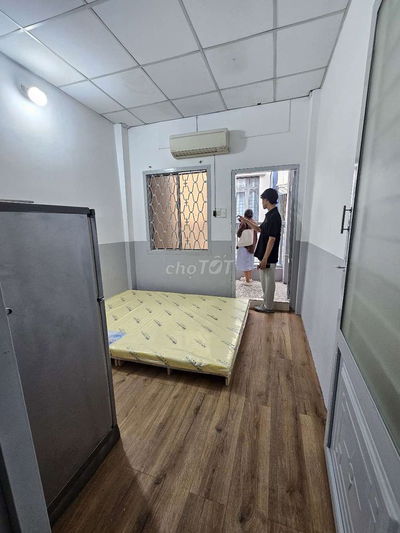 Sát cầu Bông Q1 phòng bancong NT tủ lạnh, điều hòa, nệm, tủ áo