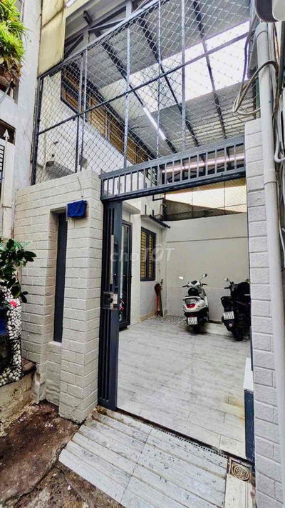 Cho thuê nhà nguyên căn mới đẹp Đường Trần Văn Đang Quận 3