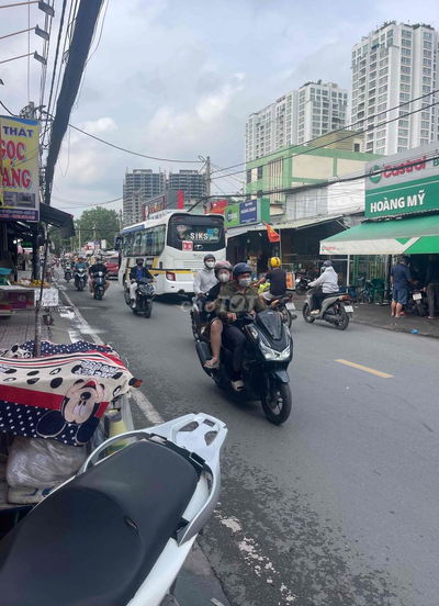 CHO THUÊ MẶT BẰNG 5x40m siêu sầm uất nhà bè lê văn lương 40tr