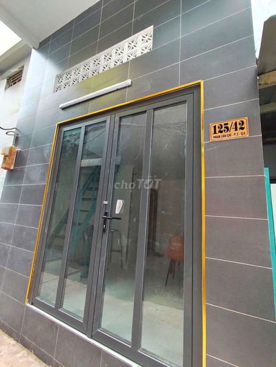 Bán nhà đẹp trệt + 2 lầu dô ở liền. Vị trí cực đẹp