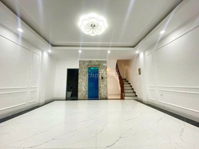 SIÊU PHẨM KHUẤT DUY TIẾN  OTO THÔNG SÀN THANG MÁY NHẬP KHẨU SỊN SÒ