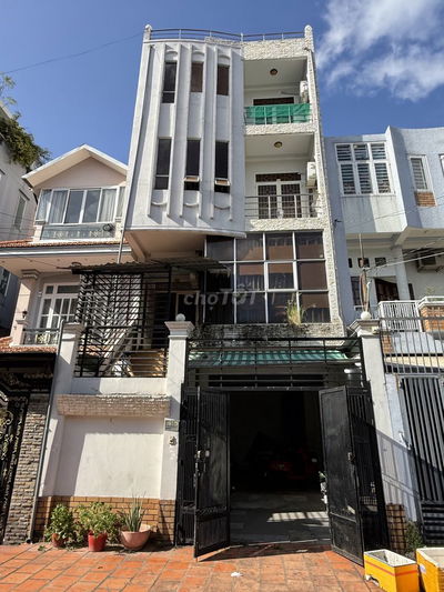 BAN CÔNG FULL NỘI THẤT 200m đến CV Làng Hoa