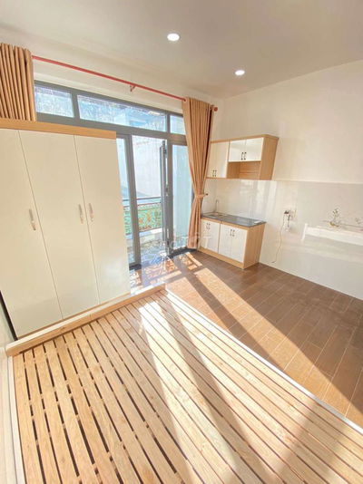 Phòng ban công full nội thất giá 4tr8